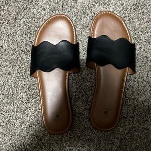 Black Scallop Sandals